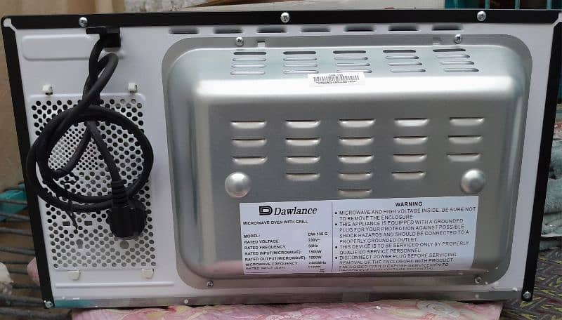 Microwave DW-136 2