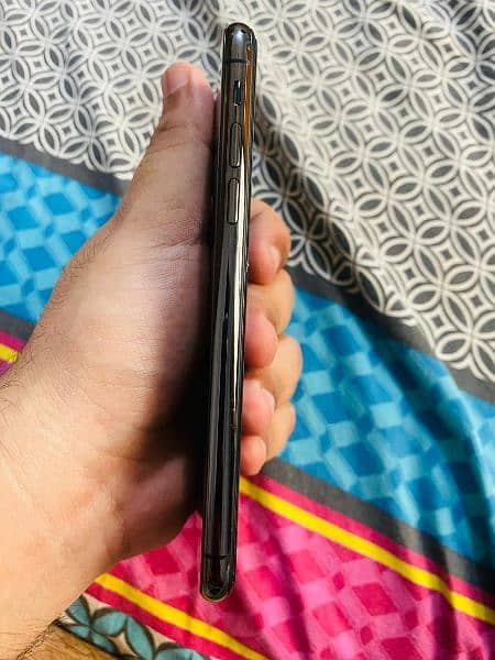 IPhone X 64 GB PTA Approved Black color 3