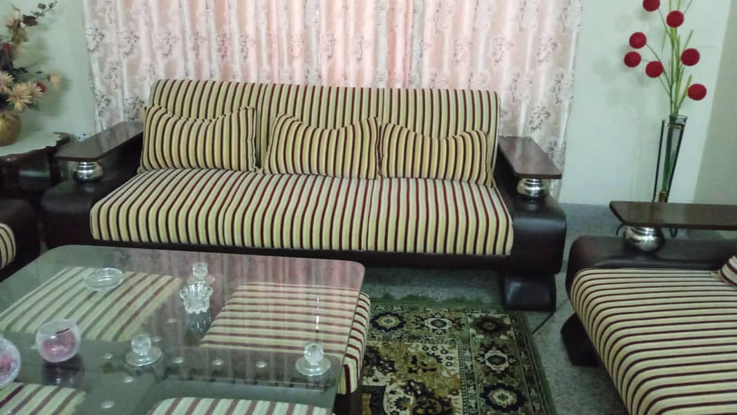 5 seater dawaan table and table stool 0