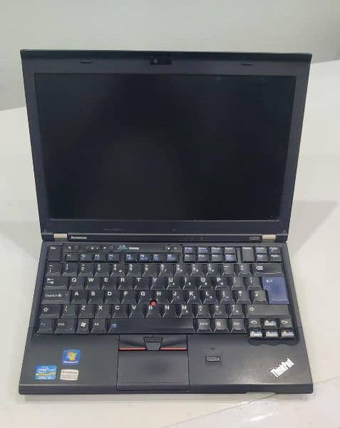 Lenovo x220i 
Core i5 2nd generation 0