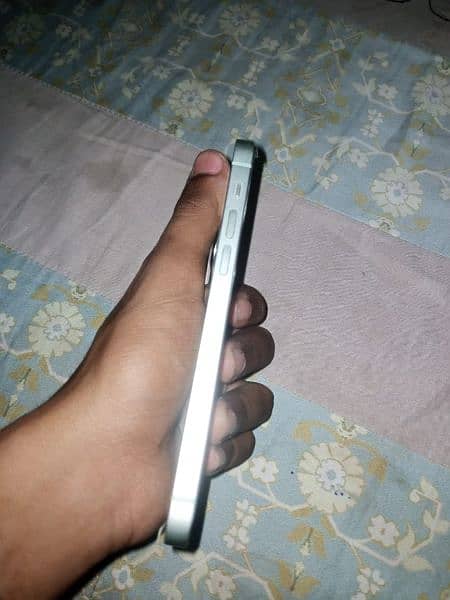 Selling I phone 12 non pta 3