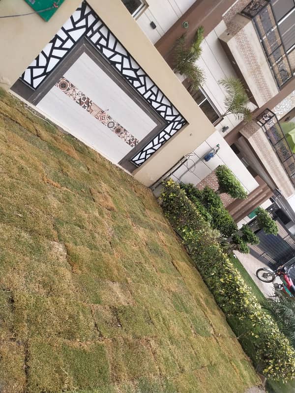 10 Marla House For Sale On Ideal Location Of central block ,Bahria orchard Lahore 4