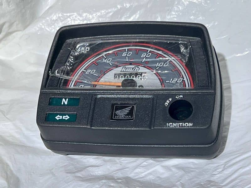 cd 70 speedometer case (chlta howa karobar) 2