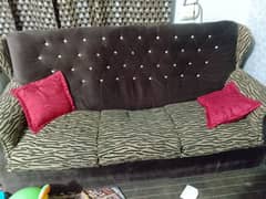 7 seater sofa set in decent condition 0