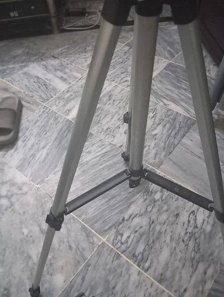 Tripod Stand With mobile holder 1