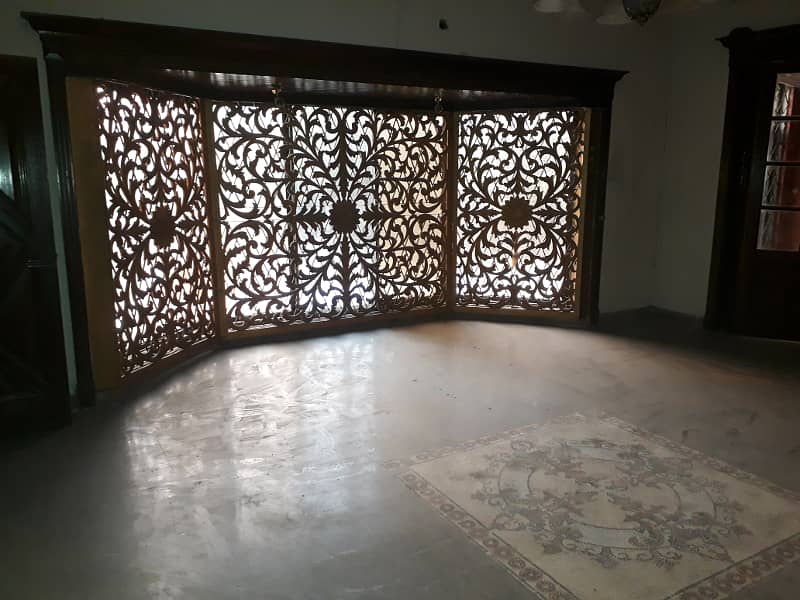 A 6 Kanal Old House Available For Sale 7