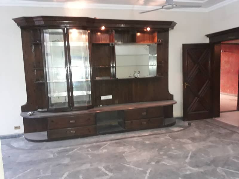 A 6 Kanal Old House Available For Sale 12