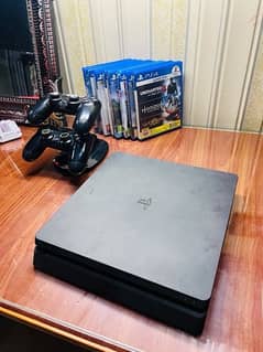 ps4 slim with 2 original controllers + 8 games 0