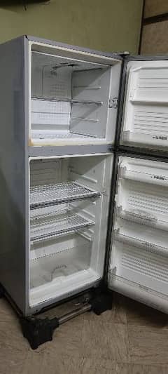 Dawlance Medium size Refrigerator For Sale 0