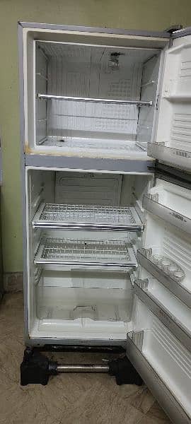 Dawlance Medium size Refrigerator For Sale 2