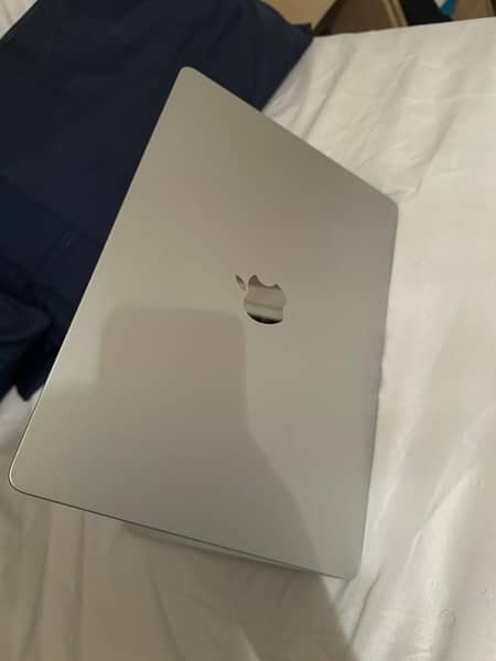 macbook air m2 15inch brand new just box open 3