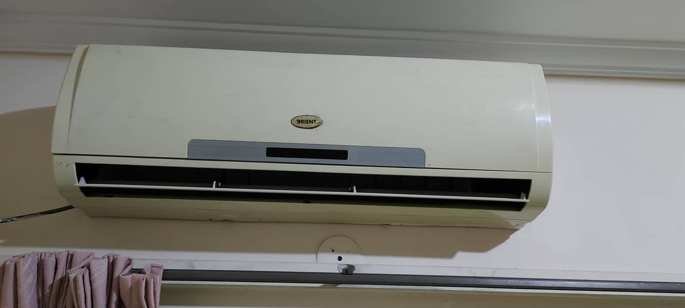 3 SPLIT AIR CONDITION 1.5 TON VERY REASONABLE PRICE 1