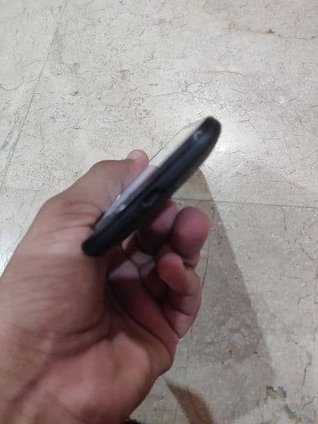 Moto E2 urgent sale 4