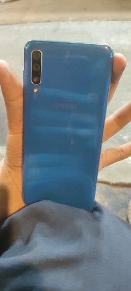 Samsung Galaxy A50 1