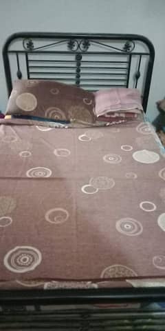 single iron bed for sell 0