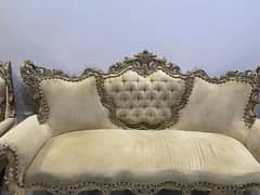 Elegant and Classy Sofa Set 0