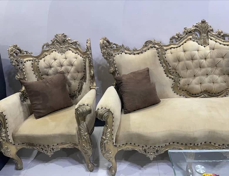 Elegant and Classy Sofa Set 3