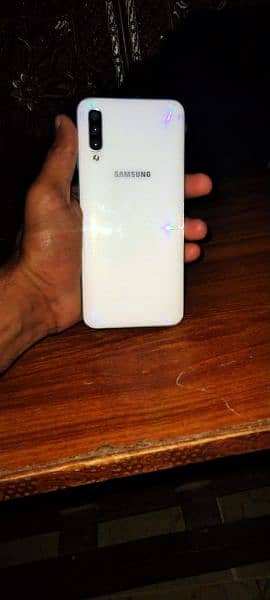 A50 Samsung mobile for sell with and charger 4/128 GB 3