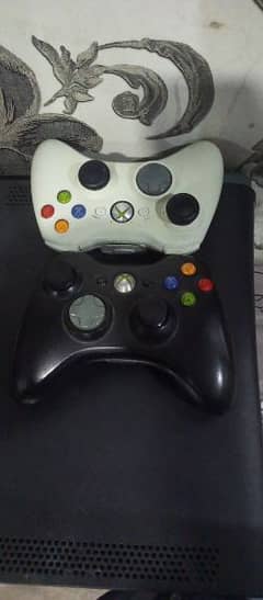 XBOX 360 with 2 wireless controller