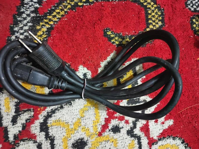 3 Power cables and 1 VGA 1
