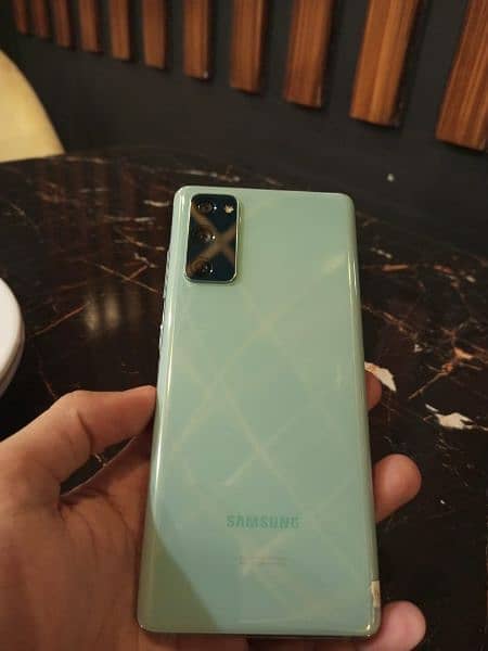 Samsung Galaxy S20 FE 5G 1