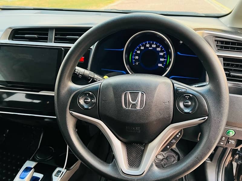 Honda Fit Hybrid 1.5 (S) package 14