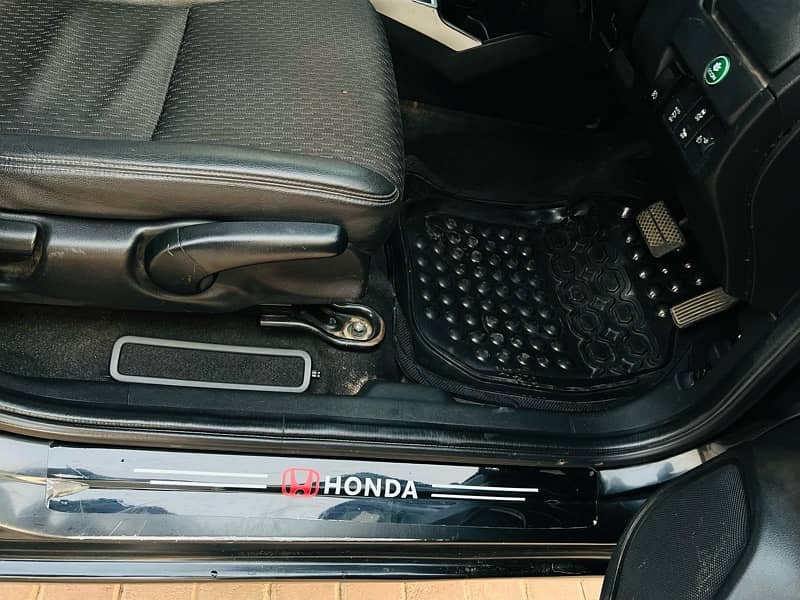 Honda Fit Hybrid 1.5 (S) package 16