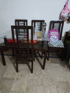 wood table with 4 chairs 0