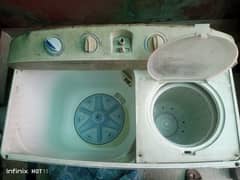 Washing machine with spinner
