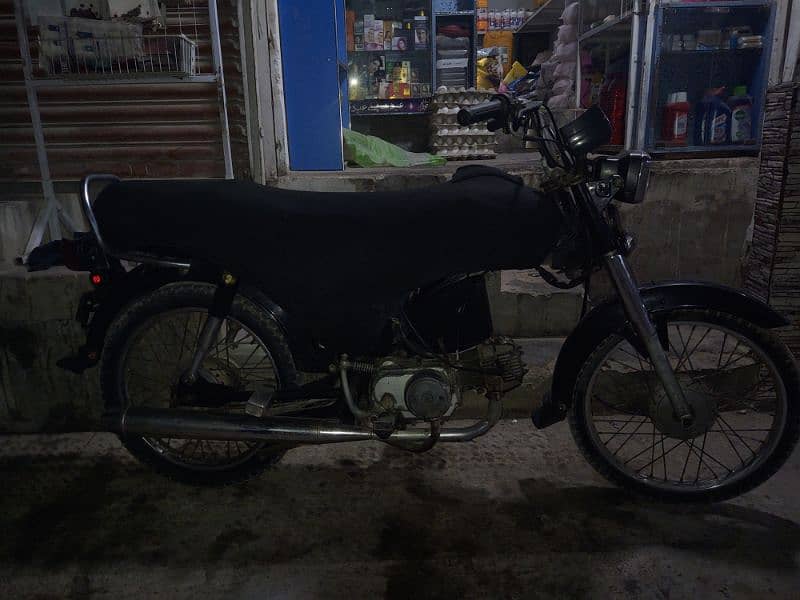 HONDA 70 MODEL NO 2018 IN BLACK COLOUR KARACHI NUMBER 4