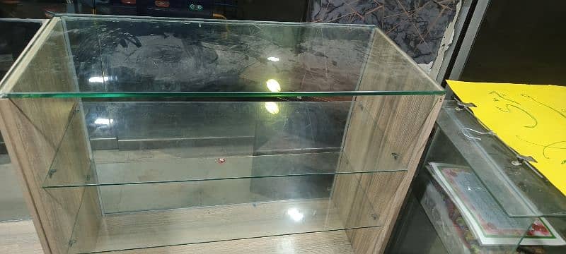 2 Glass Counters 2