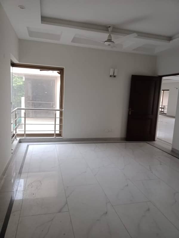 1 kanal double storey house for rent for ofice fmly use 8