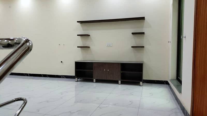 1 kanal double storey house for rent for ofice fmly use 17