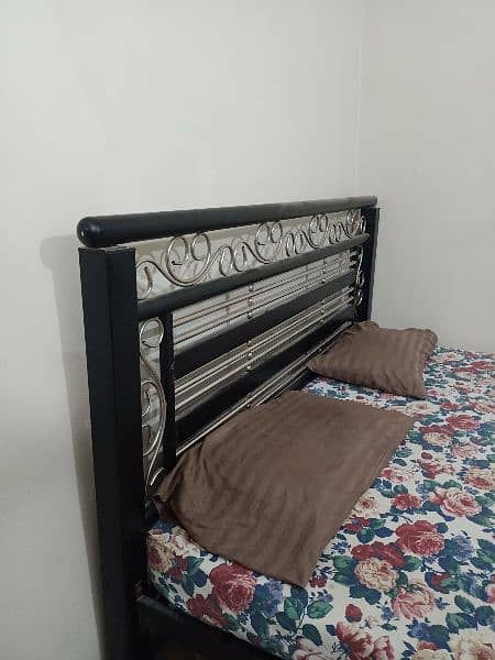 IRON BED 8