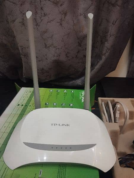 TpLink TL-WR840N 300Mbps Wireless N Router 3
