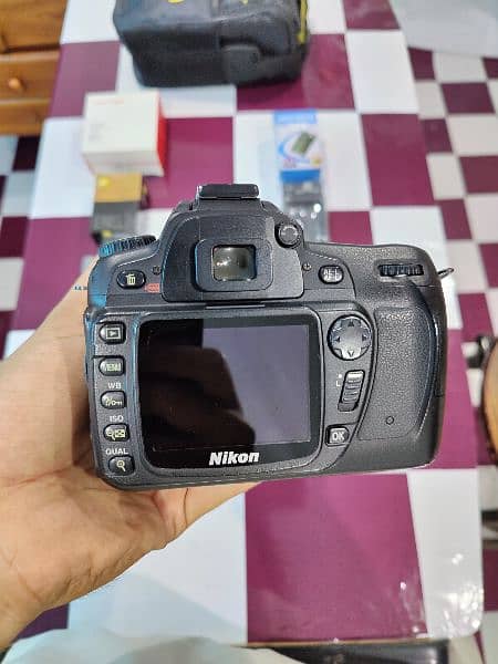 Nikon D80 Dslr Camera
70/300 lens high blur background result 3