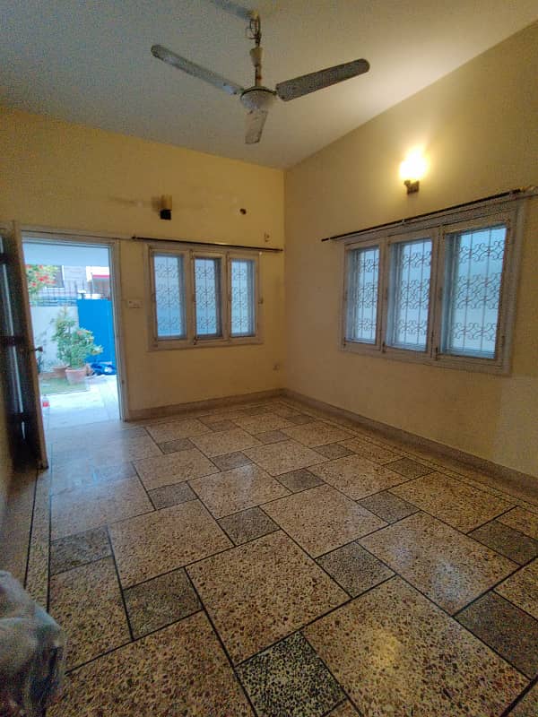 Ground floor position for rent 3 bed dd 400 Sq yd 5