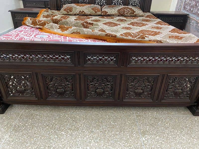 Chinioti Bed Set with Mattress, Side Tables & Dressing Table 9