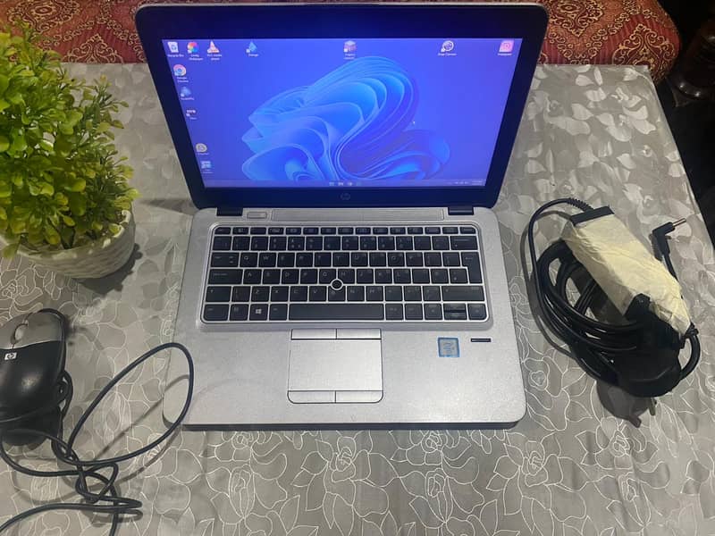 HP Elitebook 820 G3 Laptop | Intel Core i5-6300U | 8 GB RAM 2
