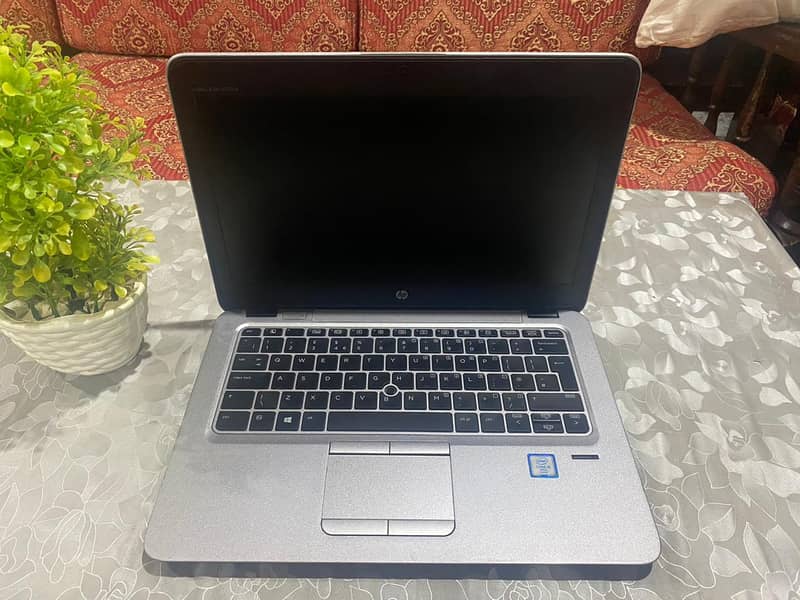 HP Elitebook 820 G3 Laptop | Intel Core i5-6300U | 8 GB RAM 3