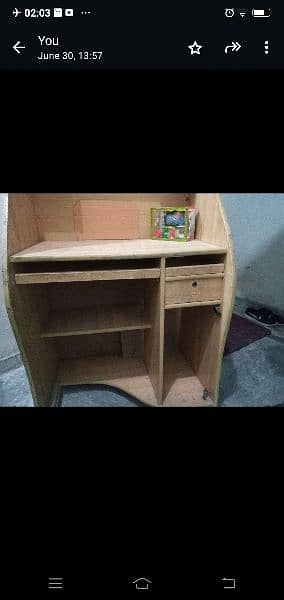 computer table in good condition 2