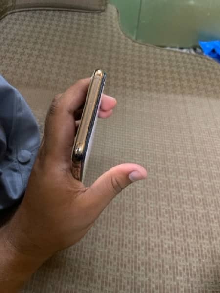 iPhone 11 pro max 64 gb jv 79 health true tone off but face id working 6