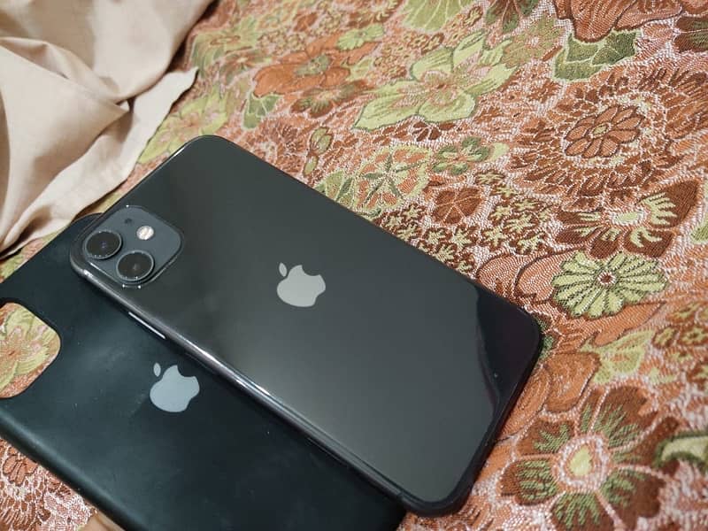 Iphone 11 Dual physical approved 75% BH 5