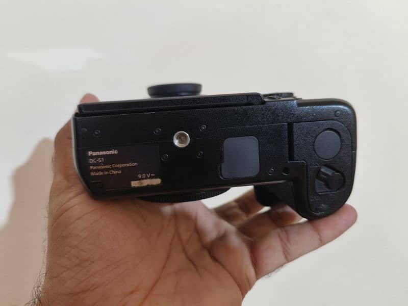 Panasonic Lumix DC S1 body 17