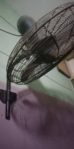 wall fan for sale in mint condition 0