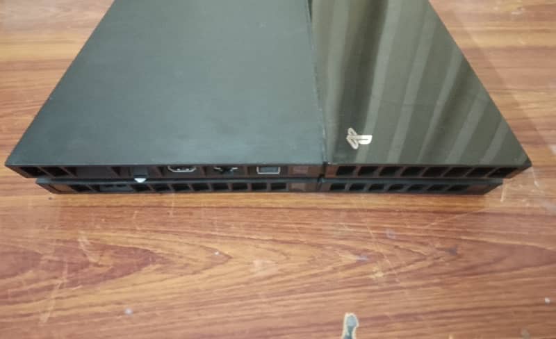 PS4 500GB brought from KSA with 6 games and 2 controllers 4
