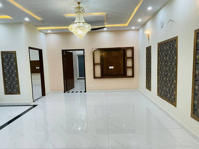 10 Marla Brand New 1st entry Luxury House For Rent Jasmine Block BAHRIA Town Lahore 4