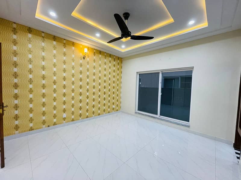 10 Marla Brand New 1st entry Luxury House For Rent Jasmine Block BAHRIA Town Lahore 7
