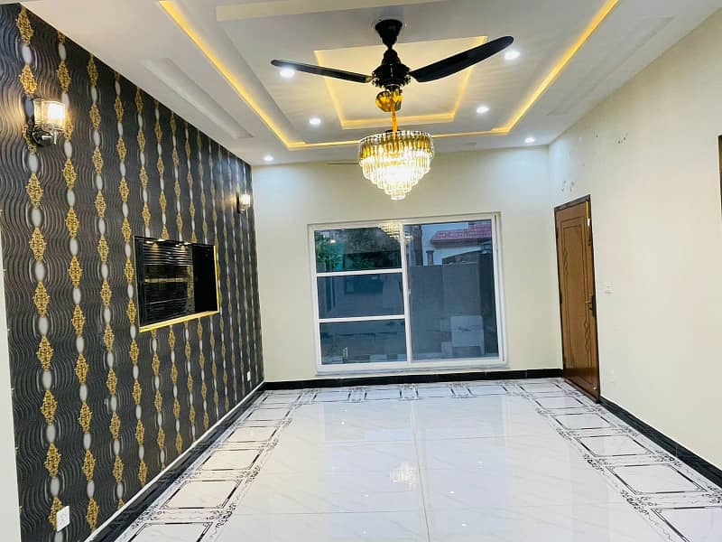 10 Marla Brand New 1st entry Luxury House For Rent Jasmine Block BAHRIA Town Lahore 8