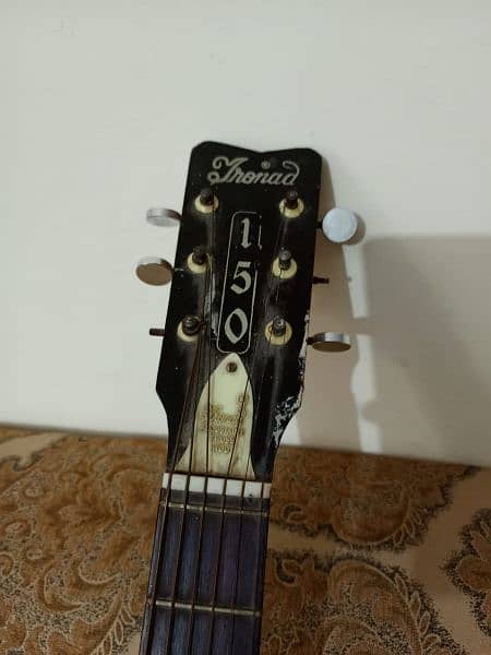 guitar for sale urged sale bilkl munasib price 3